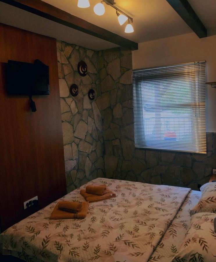 Vikendica,Bungalovi Lipska Pecina Cetinje Eksteriør billede