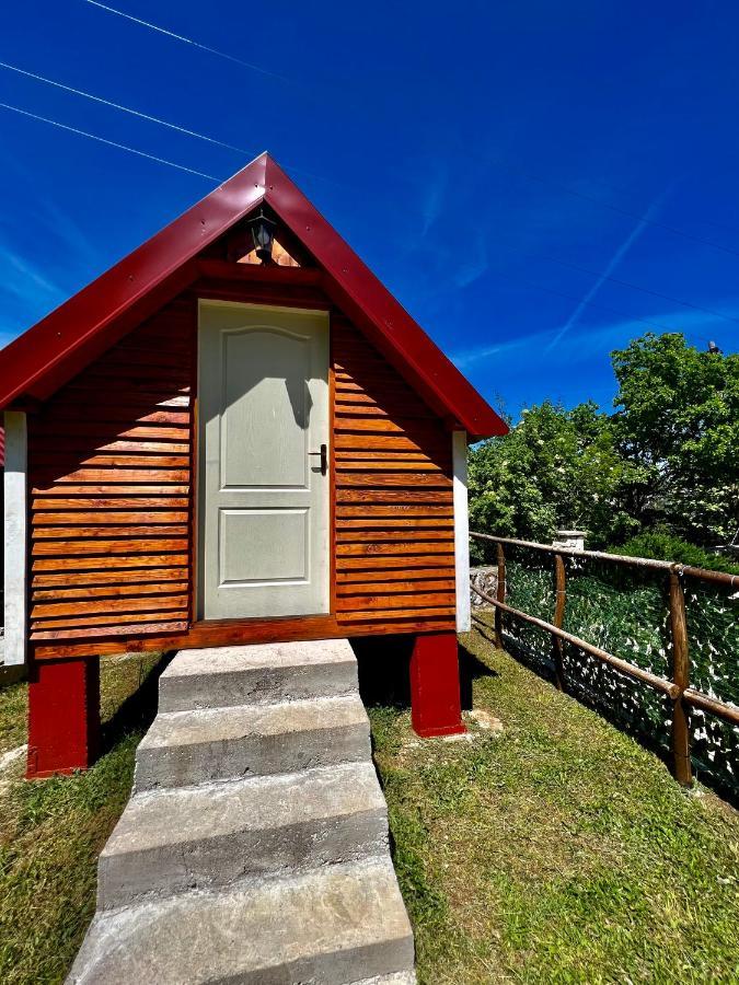 Vikendica,Bungalovi Lipska Pecina Cetinje Eksteriør billede