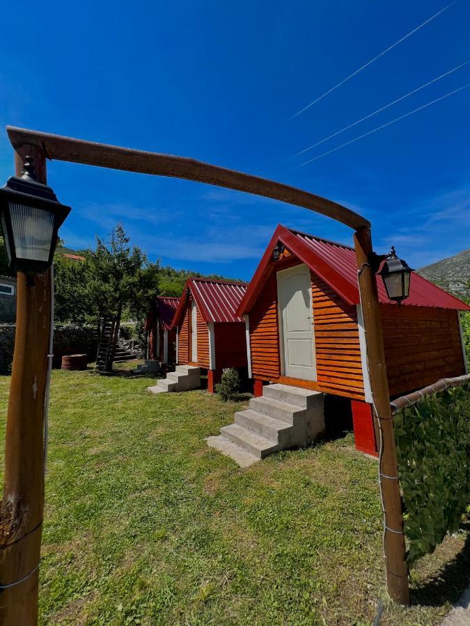 Vikendica,Bungalovi Lipska Pecina Cetinje Eksteriør billede