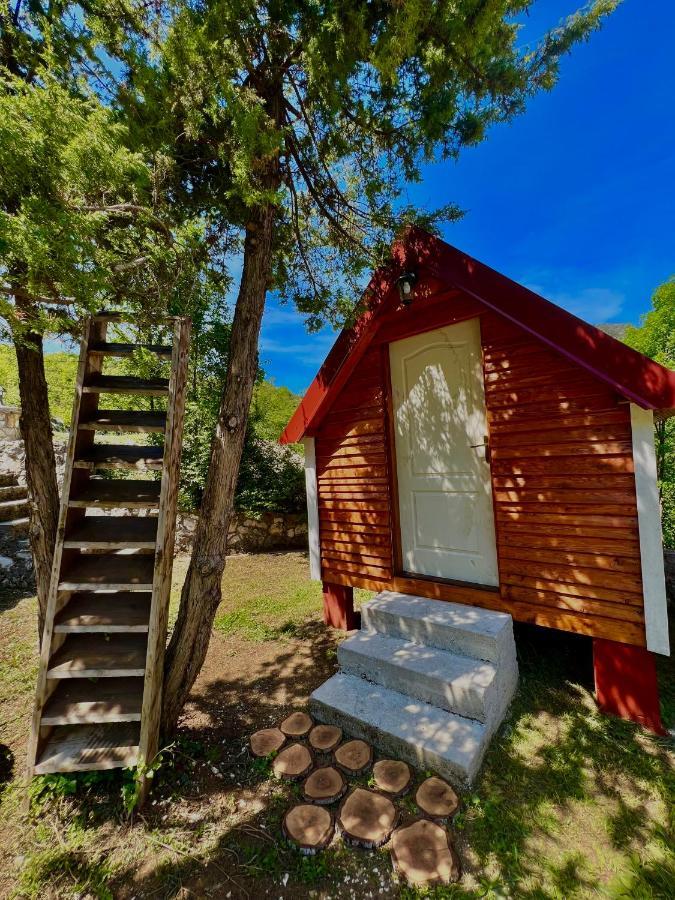 Vikendica,Bungalovi Lipska Pecina Cetinje Eksteriør billede