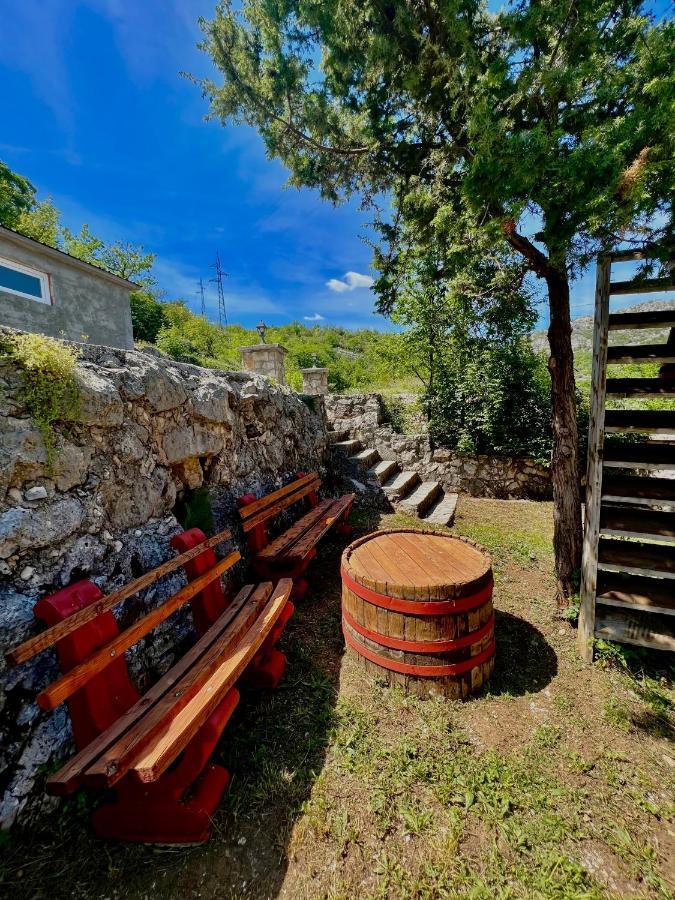 Vikendica,Bungalovi Lipska Pecina Cetinje Eksteriør billede