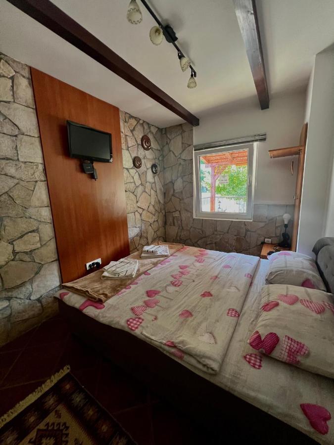 Vikendica,Bungalovi Lipska Pecina Cetinje Eksteriør billede